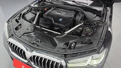 2022 BMW 5-Series 520i M Sport — фото 6