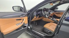 2022 BMW 5-Series 520i M Sport — фото 10