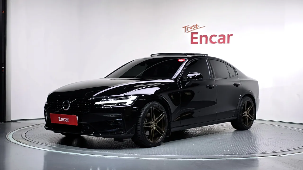 2022 Volvo S60 B5 R-Design