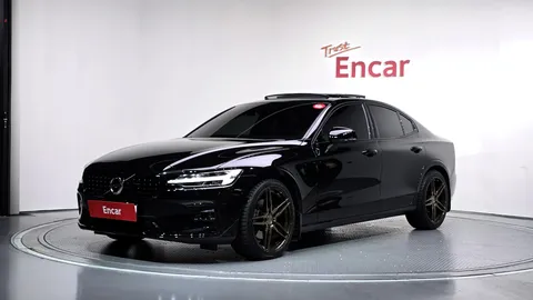 2022 Volvo S60 B5 R-Design