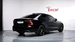 2022 Volvo S60 B5 R-Design — фото 2