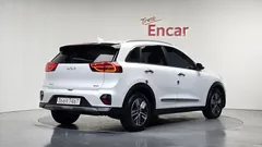 2022 Kia Niro 1.6 HEV, белый — фото 2
