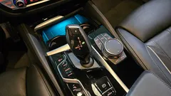 2023 BMW 5-Series 530i xDrive M Sport Package, белый — фото 9
