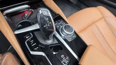 2022 BMW 5-Series 520i Luxury — фото 9