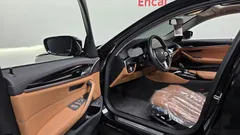 2022 BMW 5-Series 520i Luxury — фото 10