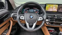 2022 BMW 5-Series 520i Luxury — фото 17
