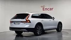 2021 Volvo V90 B5 Pro AWD, белый — фото 2