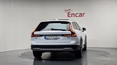 2021 Volvo V90 B5 Pro AWD, белый — фото 4