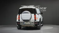 2022 Land Rover Defender 110 P300 X-Dynamic SE — фото 4