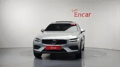2021 Volvo V60 B5 Pro AWD, серо-серебристый — фото 3