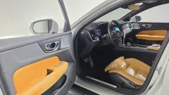 2021 Volvo V60 B5 Pro AWD, серо-серебристый — фото 10
