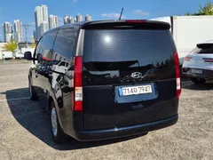 2023 Hyundai Staria Tourer 11-Seater — фото 3