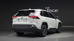 2022 Toyota RAV4 2.5 2WD Hybrid, белый — фото 2