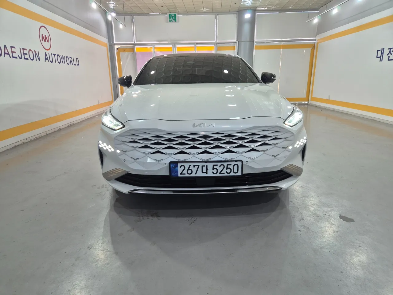 2023 Kia K8 Signature