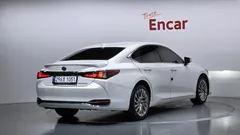 2023 Lexus ES Luxury Plus — фото 2