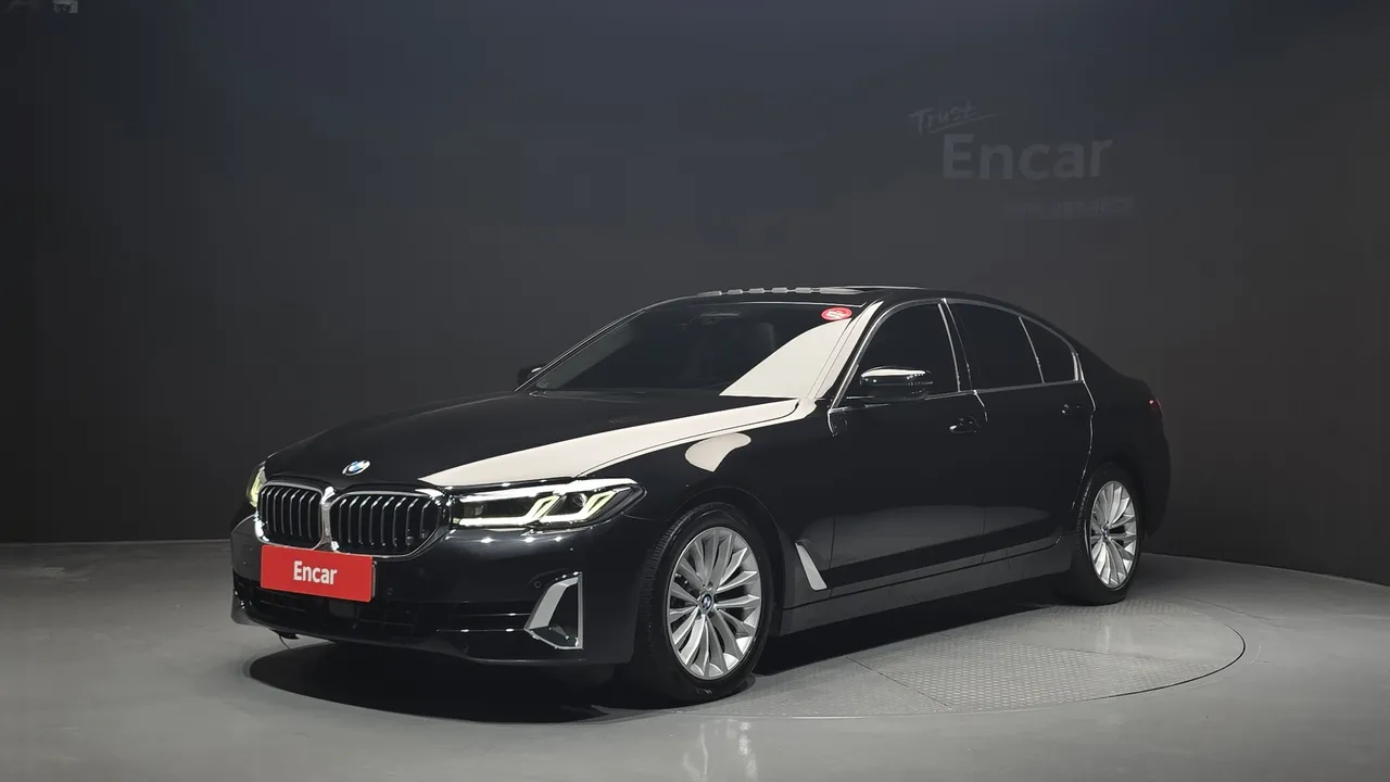 2023 BMW 5-Series 520i Luxury