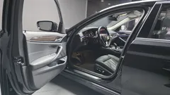 2023 BMW 5-Series 520i Luxury, чёрный — фото 10