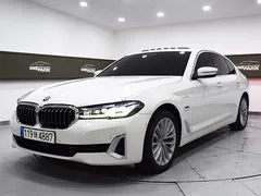 2022 BMW 5-Series 530e Luxury — фото 13