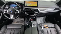 2023 BMW 5-Series 520i M Sport — фото 7