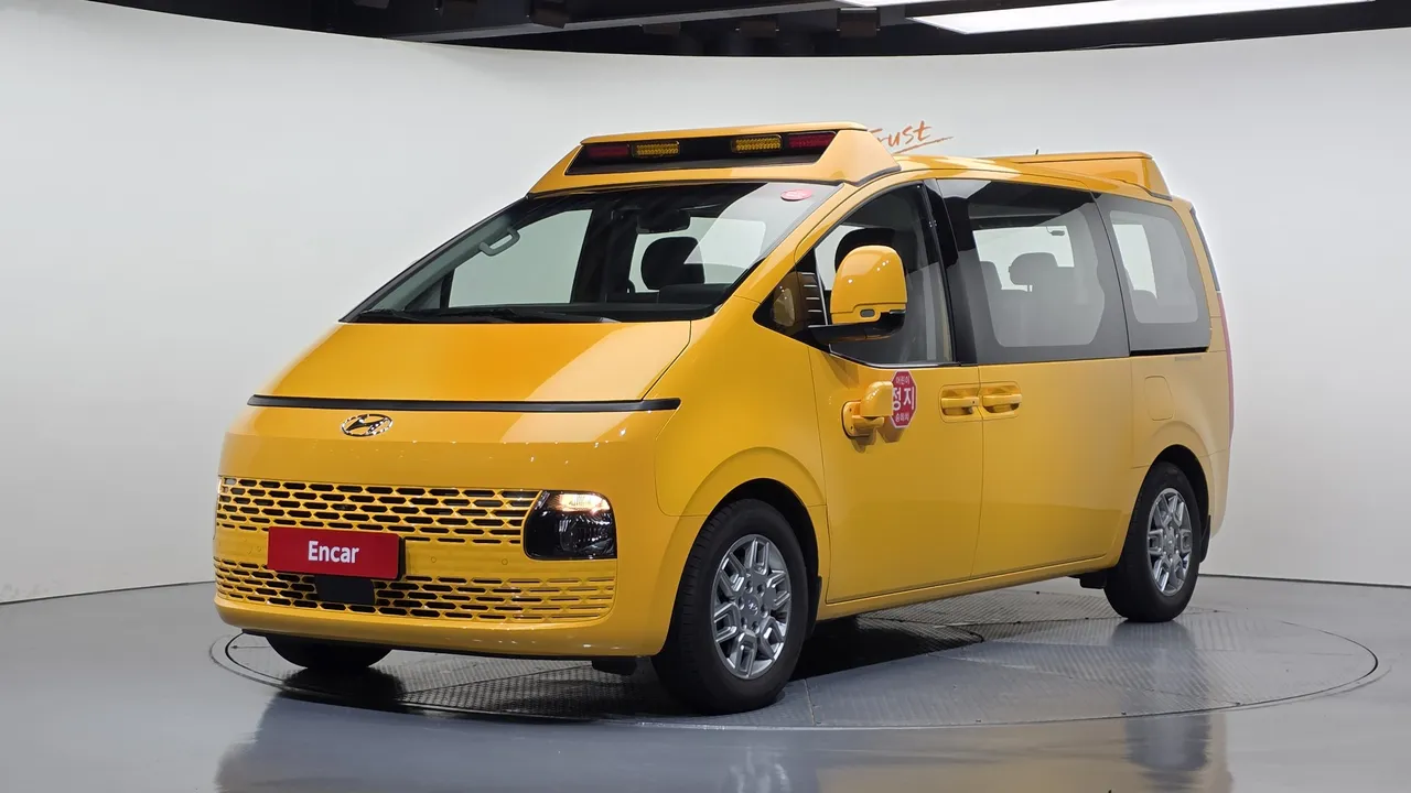 2023 Hyundai Staria L3.5  Kinder Safety Car