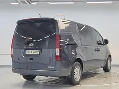 2022 Hyundai Staria Cargo 5-Seater — фото 3