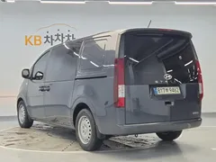 2022 Hyundai Staria Cargo 5-Seater — фото 4