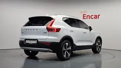 2023 Volvo XC40 B4 Ultimate Bright — фото 2
