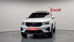 2023 Volvo XC40 B4 Ultimate Bright — фото 3