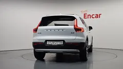 2023 Volvo XC40 B4 Ultimate Bright — фото 4