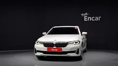 2022 BMW 5-Series 523d Luxury — фото 3