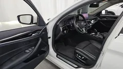 2022 BMW 5-Series 523d Luxury — фото 10
