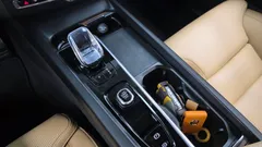 2024 Volvo XC60 B6 Ultimate Bright, белый — фото 9
