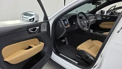 2024 Volvo XC60 B6 Ultimate Bright, белый — фото 10