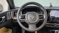 2024 Volvo XC60 B6 Ultimate Bright, белый — фото 12