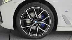 2022 BMW 5-Series 530i xDrive M Sport Package, белый — фото 5