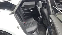 2021 Audi A7 45 TDI Quattro Premium, белый — фото 11