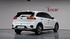 2021 Kia Niro 1.6 HEV, белый — фото 2