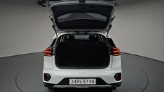 2021 Kia Niro 1.6 HEV, белый — фото 20