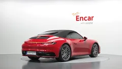 2022 Porsche 911 Carrera 4 Cabriolet, красный — фото 2