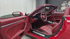 2022 Porsche 911 Carrera 4 Cabriolet, красный — фото 10