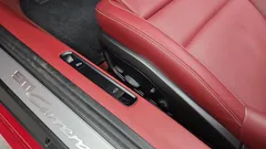 2022 Porsche 911 Carrera 4 Cabriolet, красный — фото 16