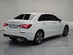 2022 Mercedes-Benz A-Class A200d Sedan — фото 2