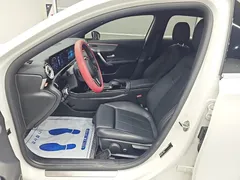 2022 Mercedes-Benz A-Class A200d Sedan — фото 10