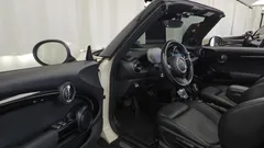 2022 Mini Cooper Convertible Classic Launch Pack, белый — фото 10