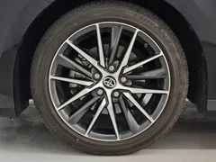 2023 Toyota Camry 2.5 XLE Hybrid, чёрный — фото 4