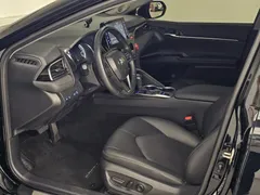 2023 Toyota Camry 2.5 XLE Hybrid, чёрный — фото 5