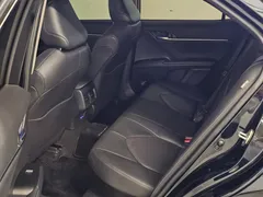 2023 Toyota Camry 2.5 XLE Hybrid, чёрный — фото 6