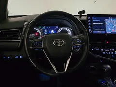 2023 Toyota Camry 2.5 XLE Hybrid, чёрный — фото 16