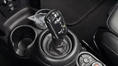2022 Mini Cooper Convertible Classic Launch Pack, красный — фото 9