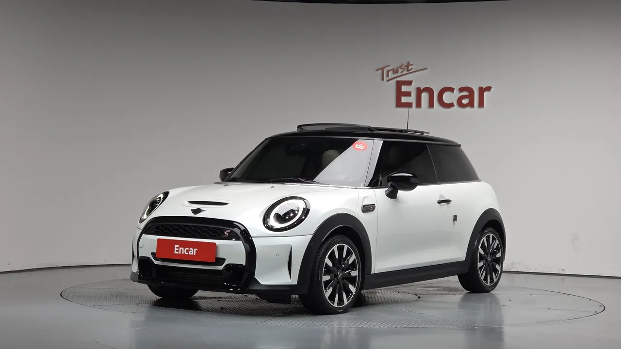 2023 Mini Cooper Classic Launch Pack